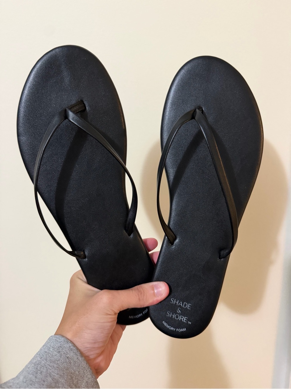 Shade & Shore Women's Black Slim Strap Flip Flops - Picture 1 of 1